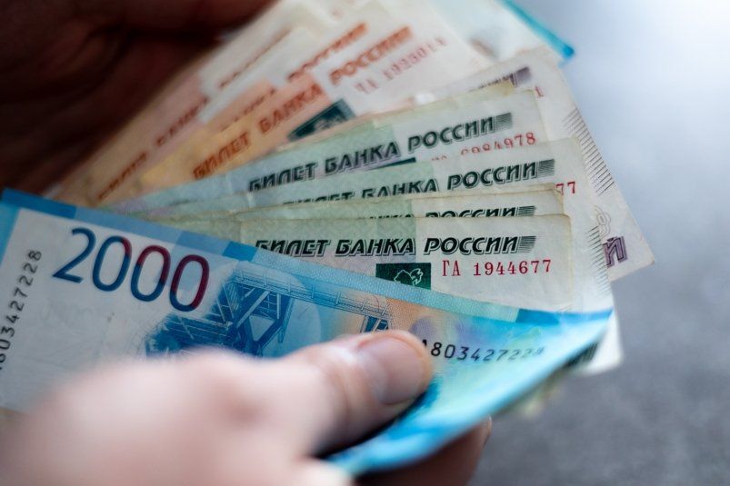 Россиянам со стажем 15 лет начинают зачислять новенькие выплаты через 8 дней