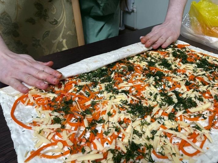Королевские рулеты: 2 продукта через терку и на лаваш - съели целый поднос за вечер