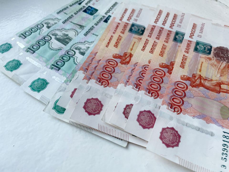 Всем, у кого есть деньги в рублях, дали время до мая. Потом уже будет слишком поздно