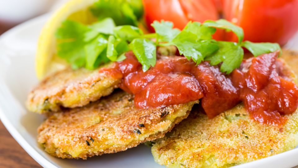 Такую вкуснятину можно готовить хоть каждый день: рецепт идеальных капустяников — нежнейшие внутри и с корочкой снаружи