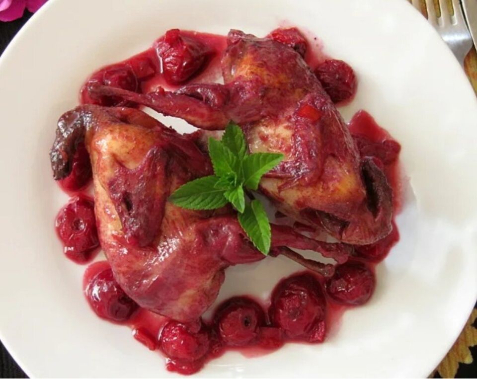 Вкусные рецепты весны: утка с медом и перепел в маринаде из ягод
