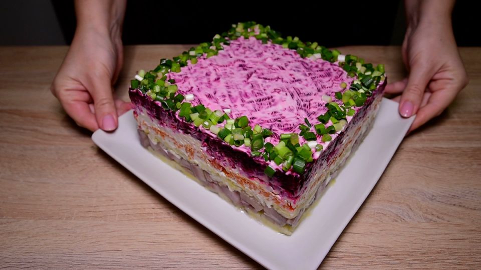 Тайны селедки под шубой: как популярный салат стал частью русской кухни