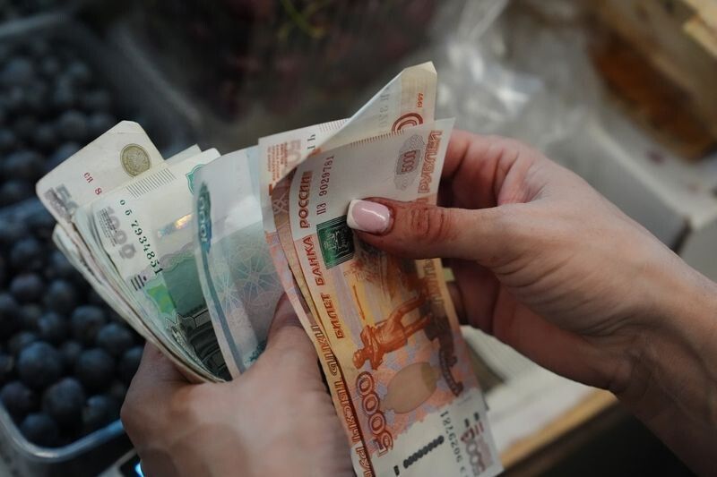 Минфин советует россиянам выбирать золото и рублевые вклады для надежного сбережения