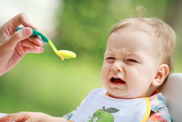 Как справиться с капризами детей за столом: советы по здоровому питанию