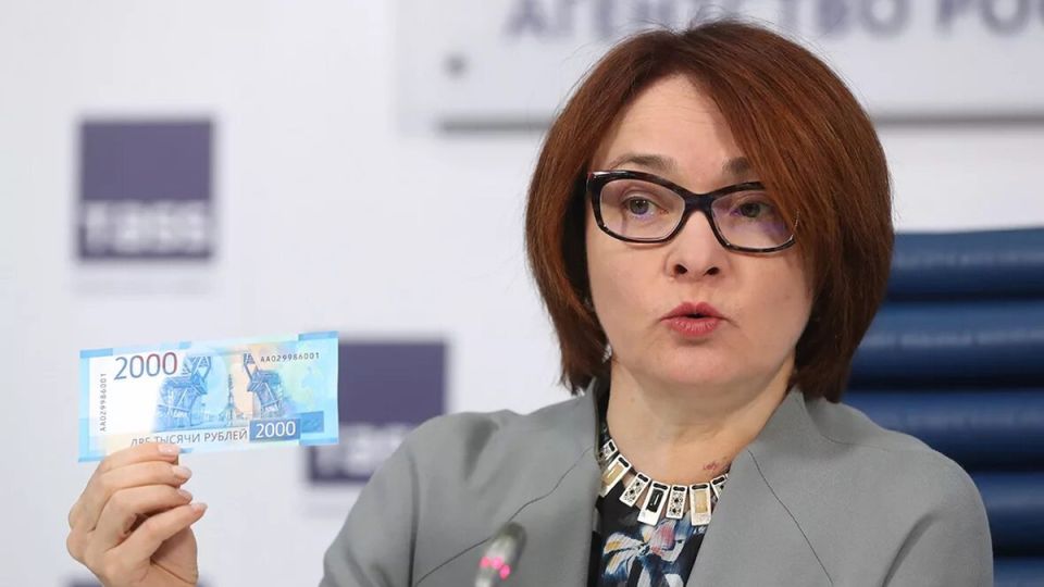 Куда уходят наличные: банки вводят жесткие ограничения на снятие средств