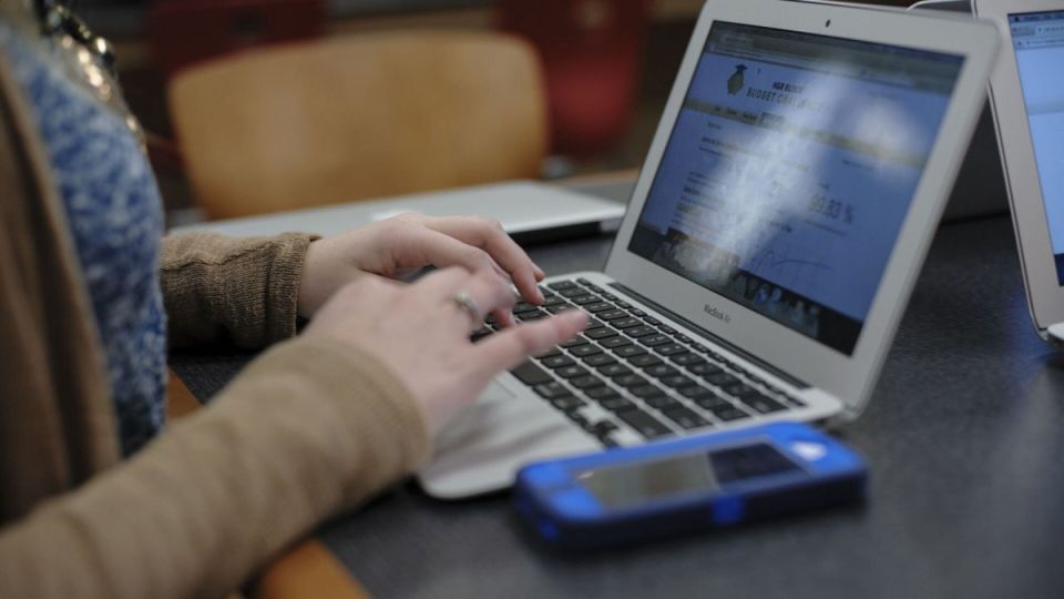 Месть через интернет: экс-супруг отправил интимные фото жены на сайт знакомств