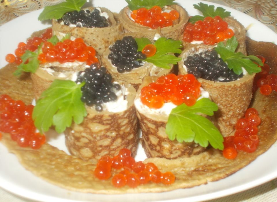 Блинные пенечки с сюрпризом: интересный рецепт с свеклой