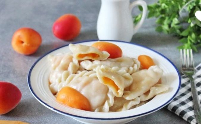 Вареники с абрикосами: лимитированный вкус лета