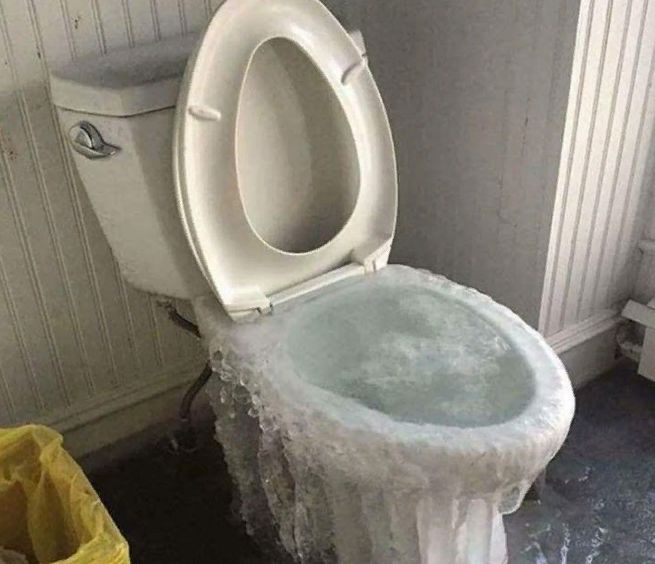 Защита унитаза: как избежать зимних неприятностей на даче