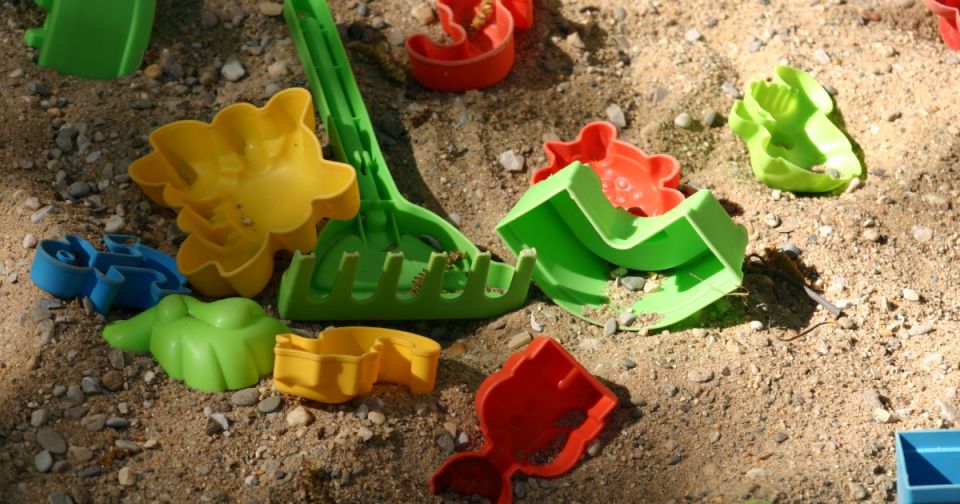 Как обеспечить безопасность и комфорт на детских площадках: все о песочницах во дворе