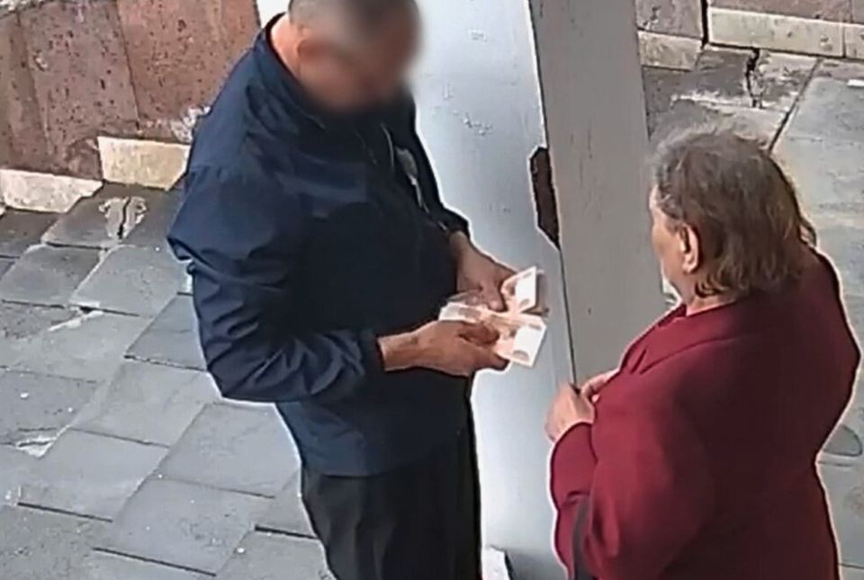 Мошенники обманули пенсионерку: как одна сделка оставила женщину без квартиры и денег