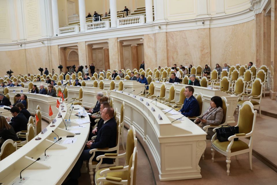 В Санкт-Петербурге приняты важные законопроекты по религиозным обрядами и социальной поддержке