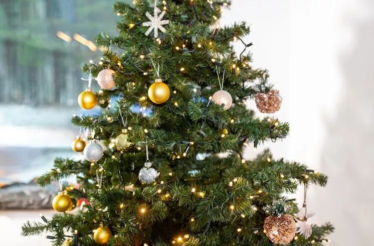 Как вернуть искусственной ёлке первозданный вид?