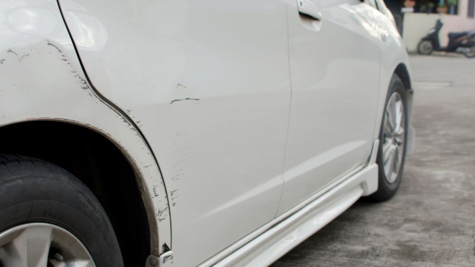 Как действовать, если ваше авто пострадало на парковке: полезные советы