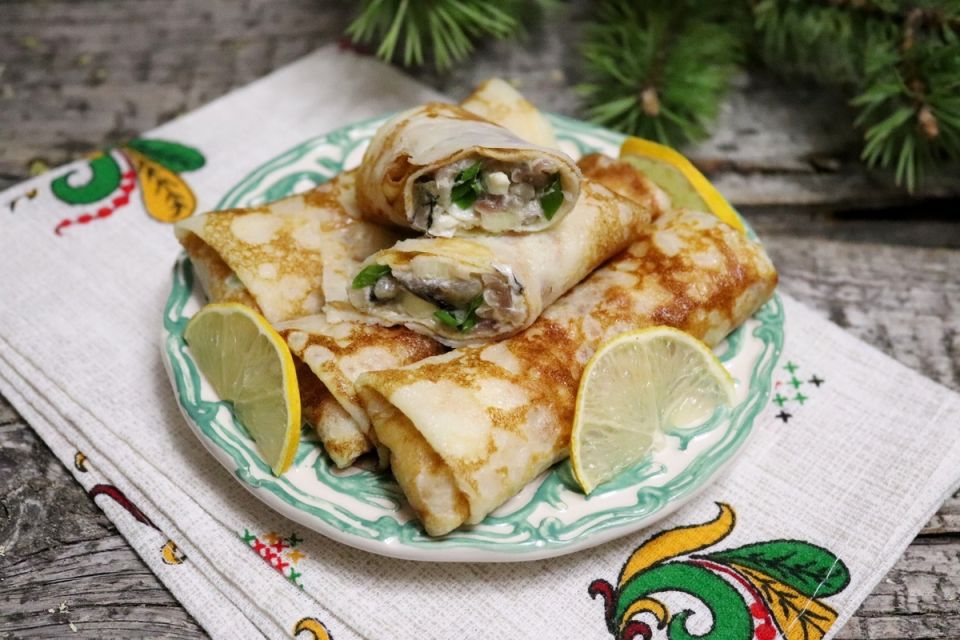 Необычные блинчики с килькой: простое и вкусное угощение