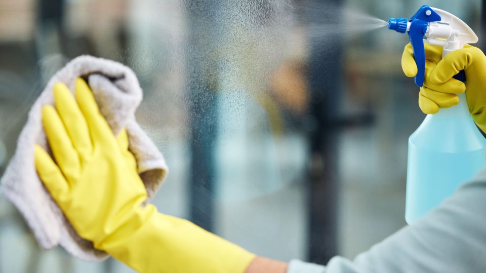 Вымыть окна до блеска поможет одно средство: и разводы не дадут о себе знать