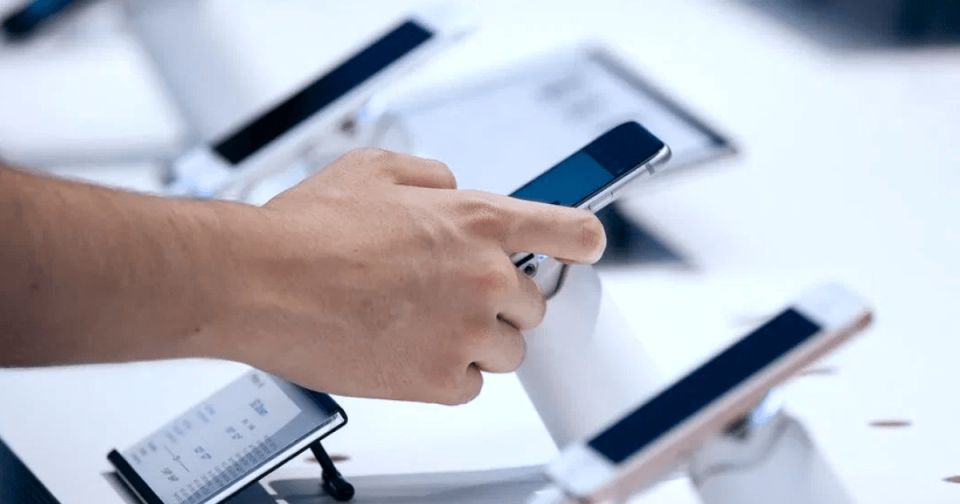 Почему стоит подождать с покупкой нового смартфона: советы экспертов