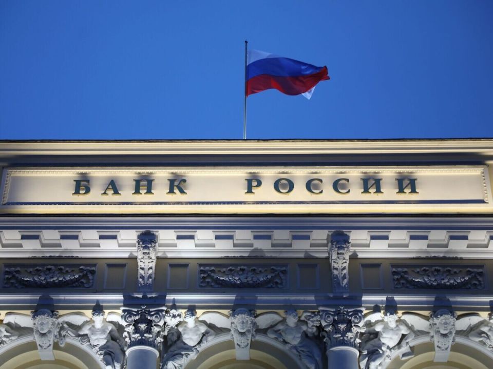 Центральный банк продлевает ограничения на переводы для недружественных нерезидентов до 2026 года