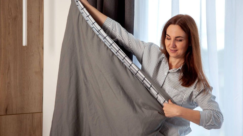 Не знаете, как сложить простынь на резинке? Легкий способ решит проблему за пару минут