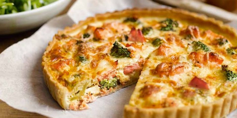 Киш с брокколи и семгой: сочное сочетание на вашем столе