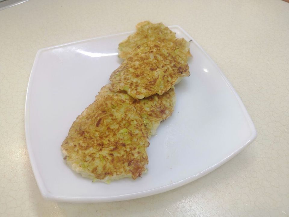 Нежные кабачковые оладьи с сыром