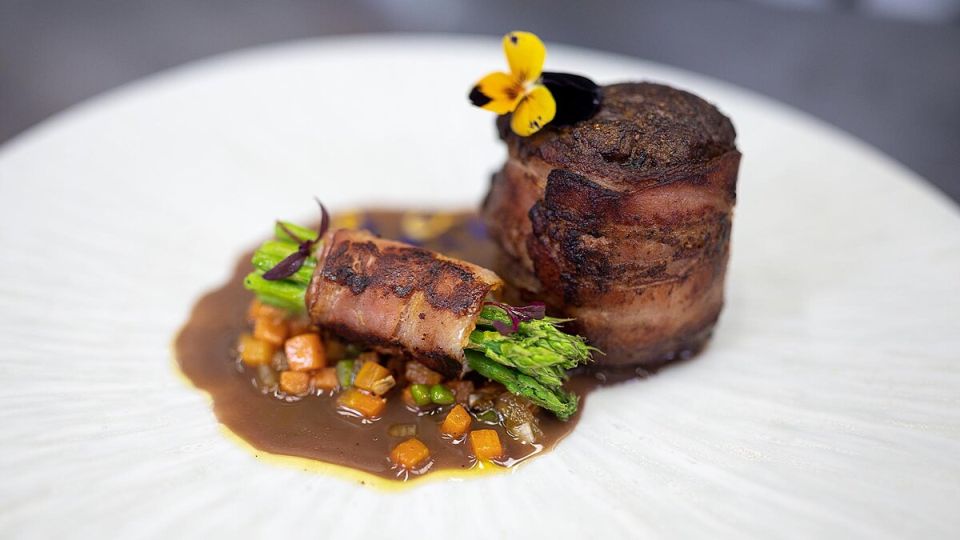 Деликатесы на блюде: студенческий мастер-класс по приготовлению шатобриана