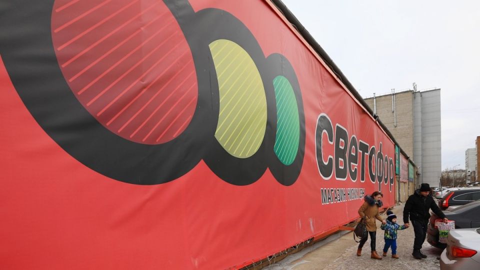 Почему магазины Светофор закрываются по всей стране?