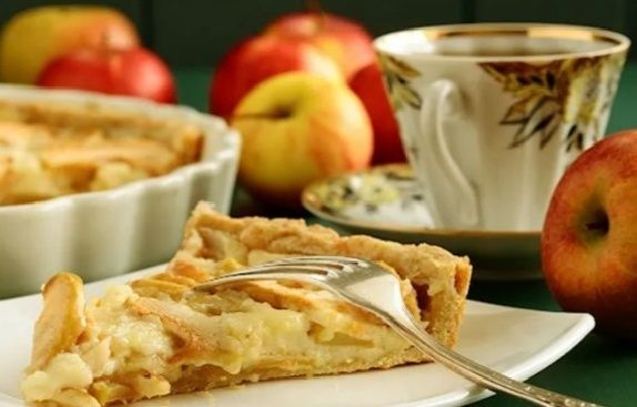 Осеннее утро за шарлоткой: простой рецепт идеального завтрака