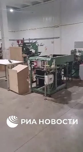 Контрафактную табачную продукцию стоимостью 1 млрд рублей изъяли представители УФСБ и МВД Краснодарского края, сообщили РИА Новости в УФСБ, предоставив фото и видео подпольных цехов