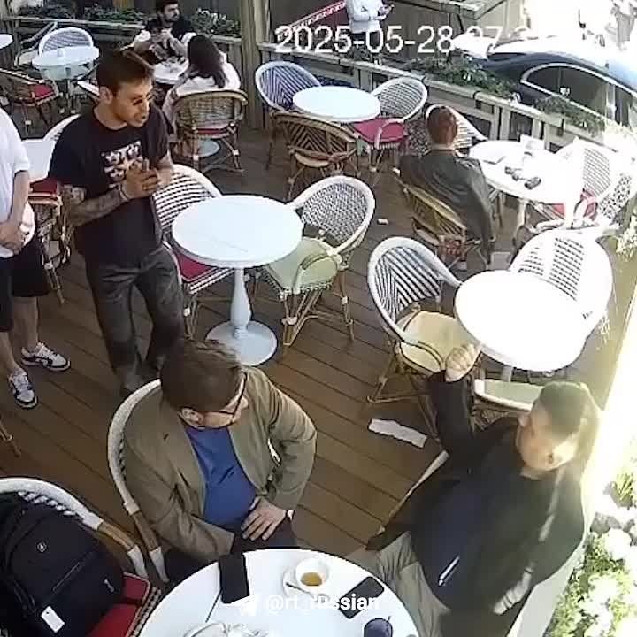   ,     Ը   ,  RT,   