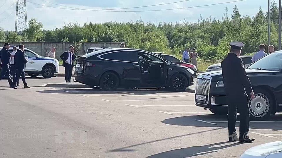      Tesla 
