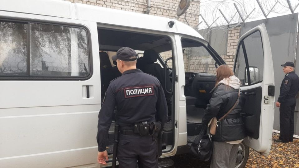 Сотрудники полиции принудительно выслали за пределы России двух иностранных граждан