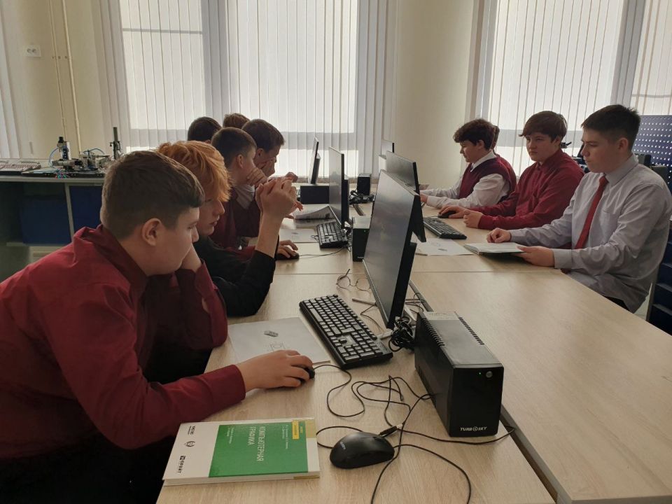 Алексей Смирнов: Встретился с педагогами новой школы