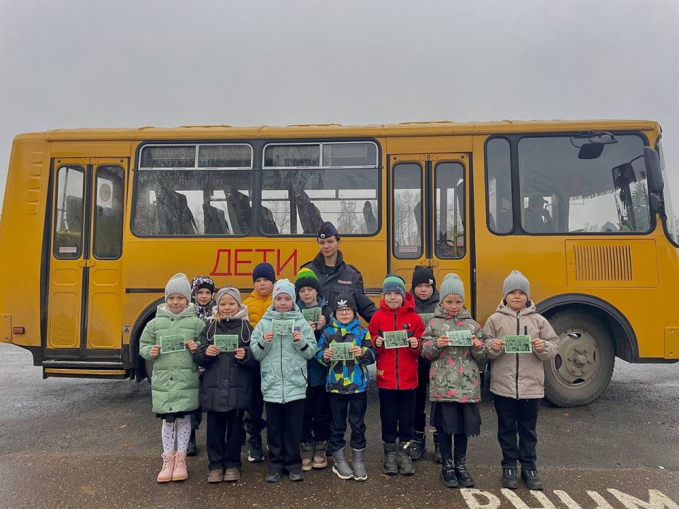 Нерехтские школьники стали участниками практического занятия по правилам безопасного поведения пассажиров