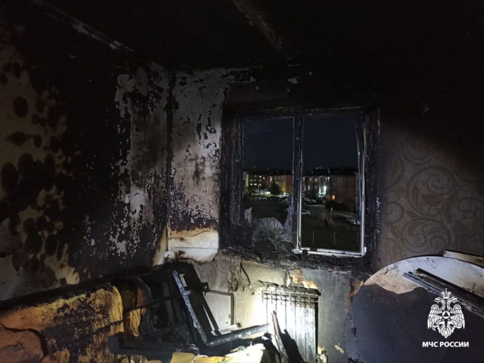 Фото с места пожара. На месте работают дознаватели МЧС России
