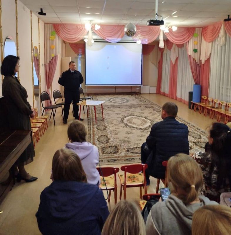 Автоинспекторы Костромы провели родительское собрание в дошкольном образовательном учреждении