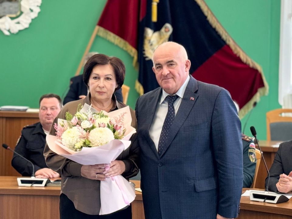 Сергей Ситников поблагодарил Татьяну Быстрякову за эффективную работу по защите прав детей