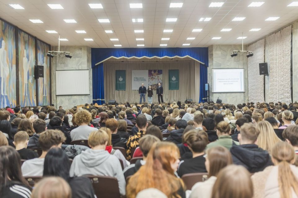 Костромские полицейские рассказали студентам основы безопасного поведения в Интернете