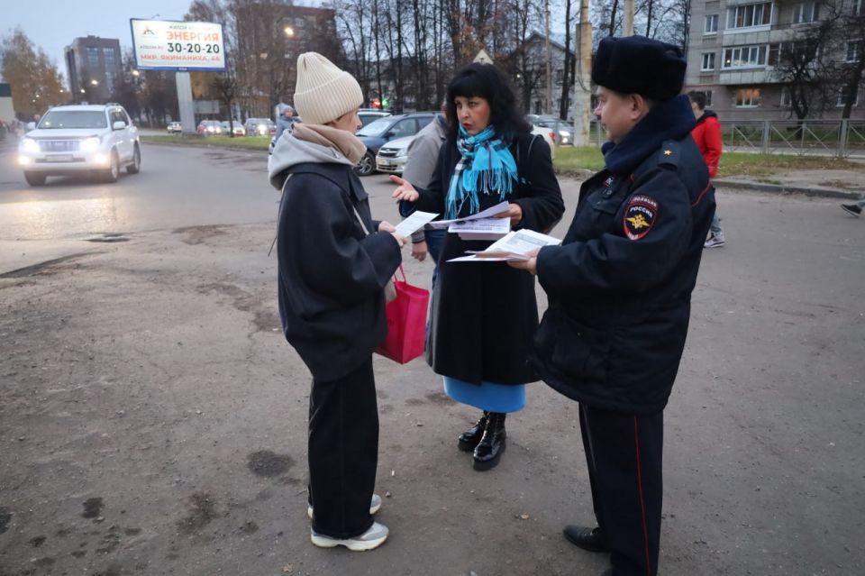 В Костроме полицейские совместно с общественниками рассказали жителям областного центра, как противодействовать киберпреступникам