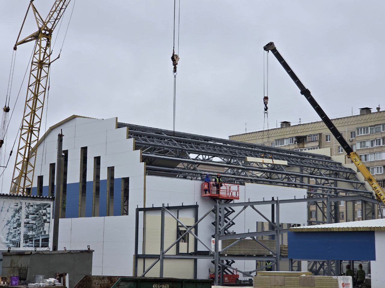 Алексей Смирнов: Еще один объект, который проверил губернатор Сергей Ситников, это модульный бассейн в Давыдовском микрорайоне Алексей Смирнов: Еще один объект, который проверил губернатор Сергей Ситников, это модульный бассейн в Давыдовском микрорайоне