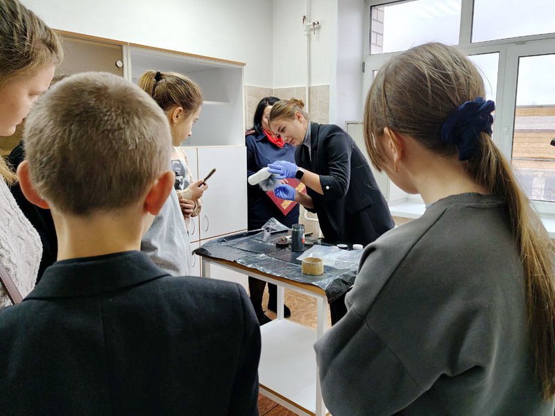 В Макарьеве полицейские провели для школьников акцию «Шаг в профессию» В Макарьеве полицейские провели для школьников акцию «Шаг в профессию»