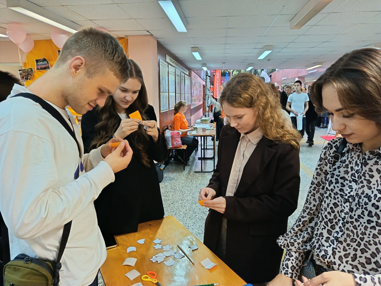 Студенты и педагоги образовательных организаций высшего образования и профессиональных образовательных организаций региона – участники просветительского интенсива «Интеллекты на службе Добра» и «Быть человеком»... Студенты и педагоги образовательных организаций высшего образования и профессиональных образовательных организаций региона – участники просветительского интенсива «Интеллекты на службе Добра» и «Быть человеком»...