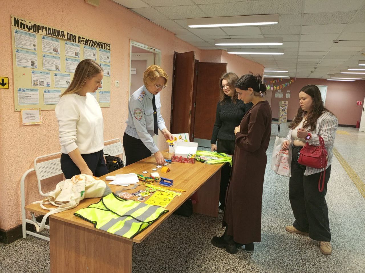 Студенты и педагоги образовательных организаций высшего образования и профессиональных образовательных организаций региона – участники просветительского интенсива «Интеллекты на службе Добра» и «Быть человеком»... Студенты и педагоги образовательных организаций высшего образования и профессиональных образовательных организаций региона – участники просветительского интенсива «Интеллекты на службе Добра» и «Быть человеком»...