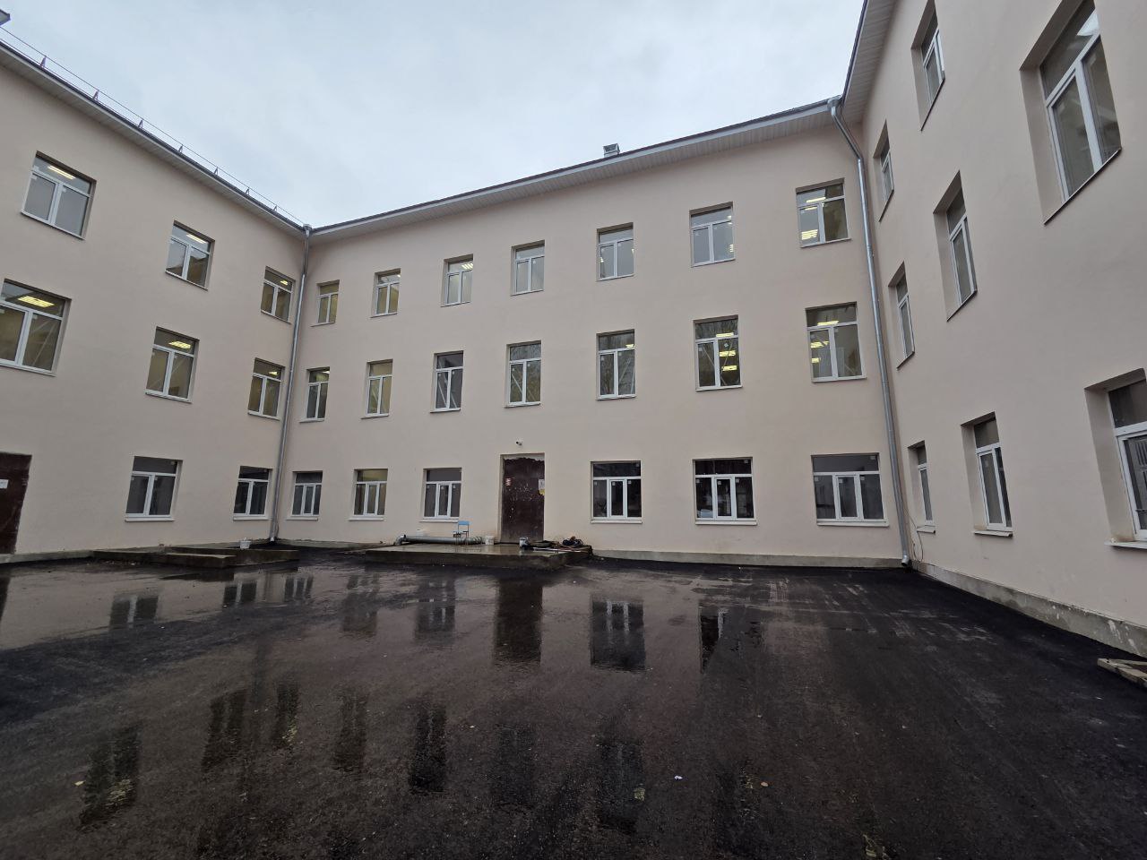 Алексей Смирнов: Еще одна школа, которая встретит детей в обновленном виде – гимназия № 28 на улице Советской Алексей Смирнов: Еще одна школа, которая встретит детей в обновленном виде – гимназия № 28 на улице Советской