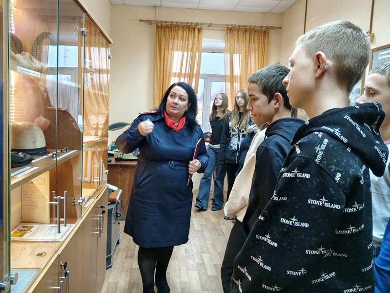 В Макарьеве полицейские провели для школьников акцию «Шаг в профессию» В Макарьеве полицейские провели для школьников акцию «Шаг в профессию»