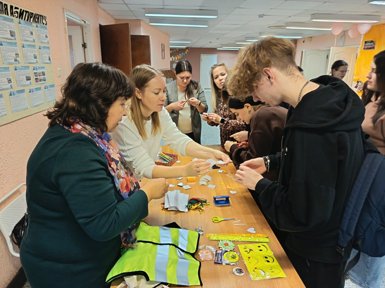 Студенты и педагоги образовательных организаций высшего образования и профессиональных образовательных организаций региона – участники просветительского интенсива «Интеллекты на службе Добра» и «Быть человеком»... Студенты и педагоги образовательных организаций высшего образования и профессиональных образовательных организаций региона – участники просветительского интенсива «Интеллекты на службе Добра» и «Быть человеком»...