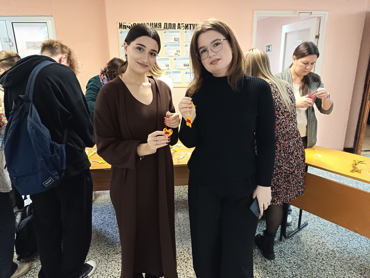 Студенты и педагоги образовательных организаций высшего образования и профессиональных образовательных организаций региона – участники просветительского интенсива «Интеллекты на службе Добра» и «Быть человеком»... Студенты и педагоги образовательных организаций высшего образования и профессиональных образовательных организаций региона – участники просветительского интенсива «Интеллекты на службе Добра» и «Быть человеком»...