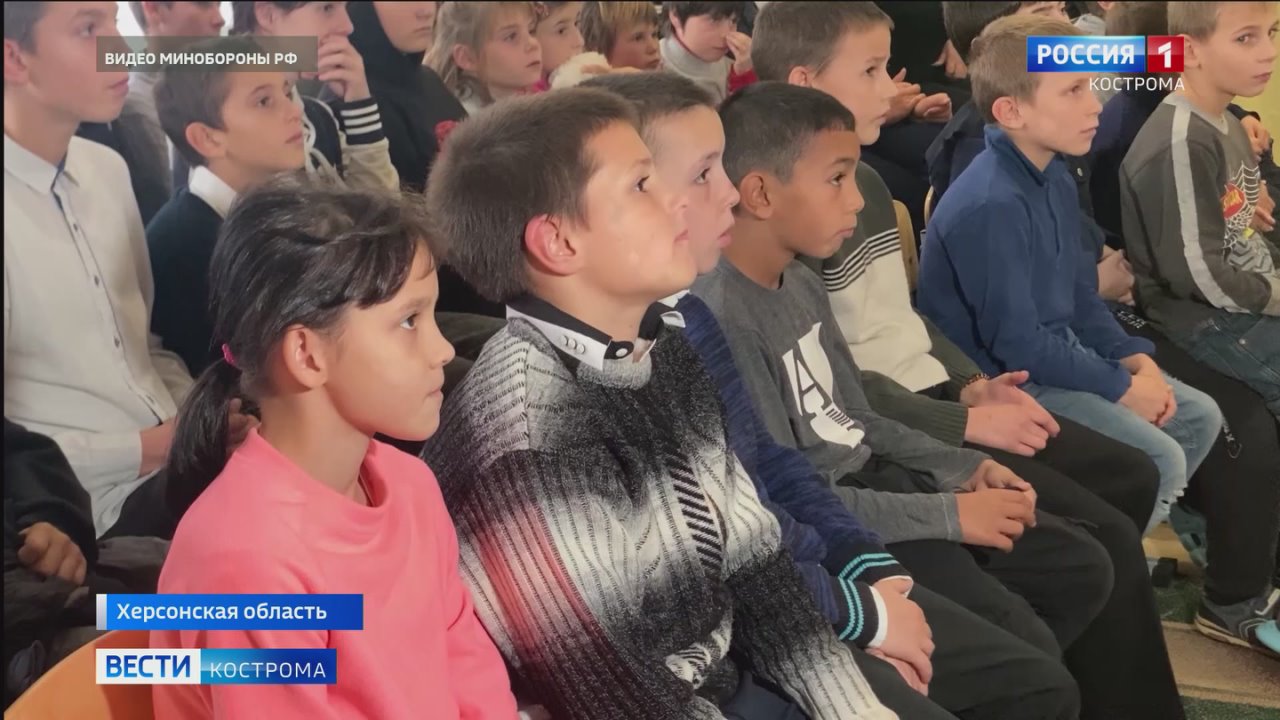 Костромичи-десантники провели «Урок мужества» для воспитанников социального центра в Херсонской области