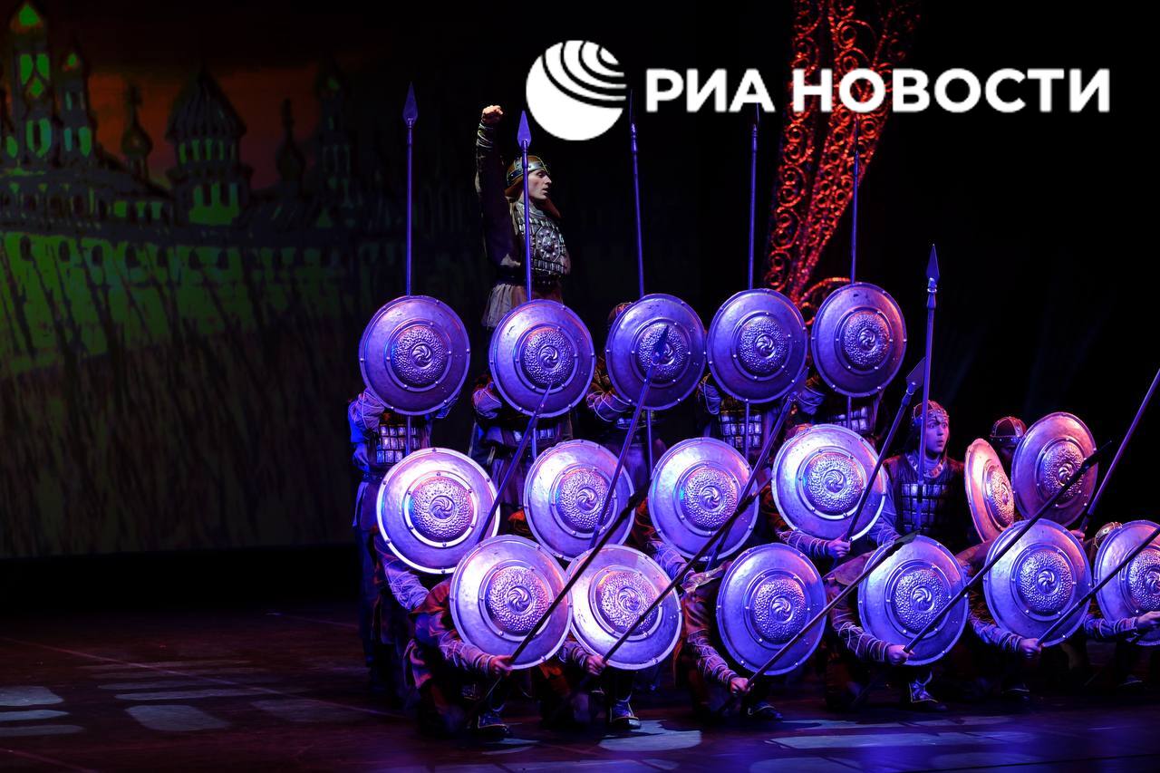 Русский национальный балет "Кострома" представил спектакль об истории России в Пекине Русский национальный балет "Кострома" представил спектакль об истории России в Пекине