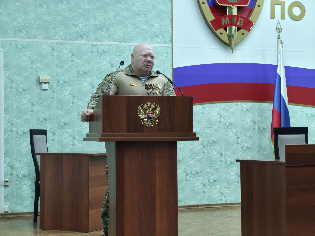 В Управлении МВД России по Костромской области прошла встреча сотрудников органов внутренних дел с участником СВО, ветераном боевых действий Сергеем Поповым